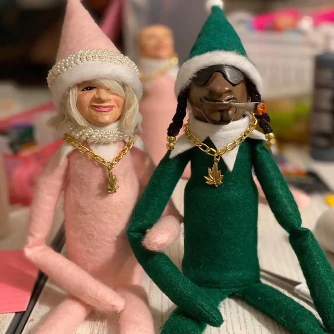 2024 NEW💖 Snoop On Stoop Christmas Elf Doll